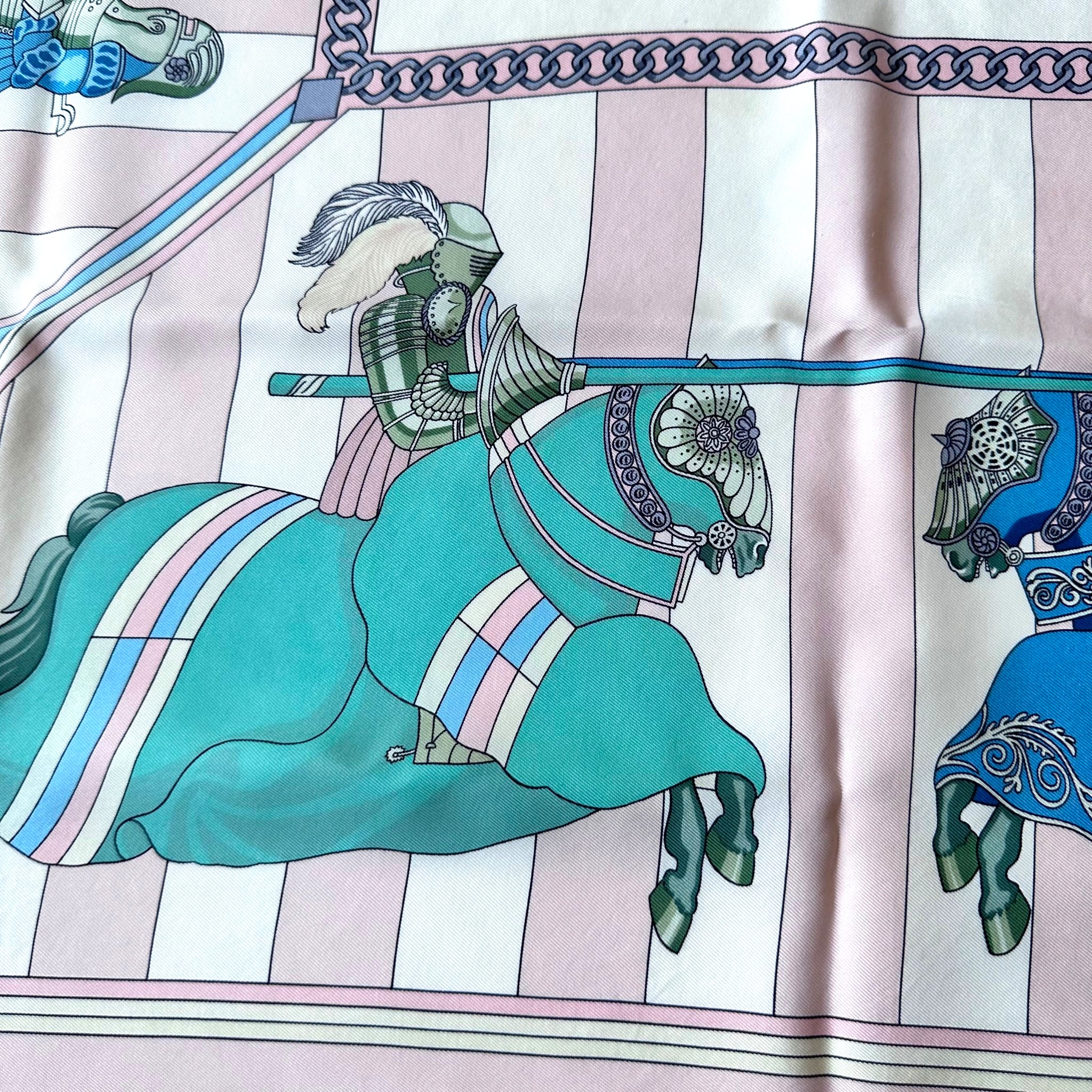 Chocs en plumes - FOULARD HERMES 90 CM