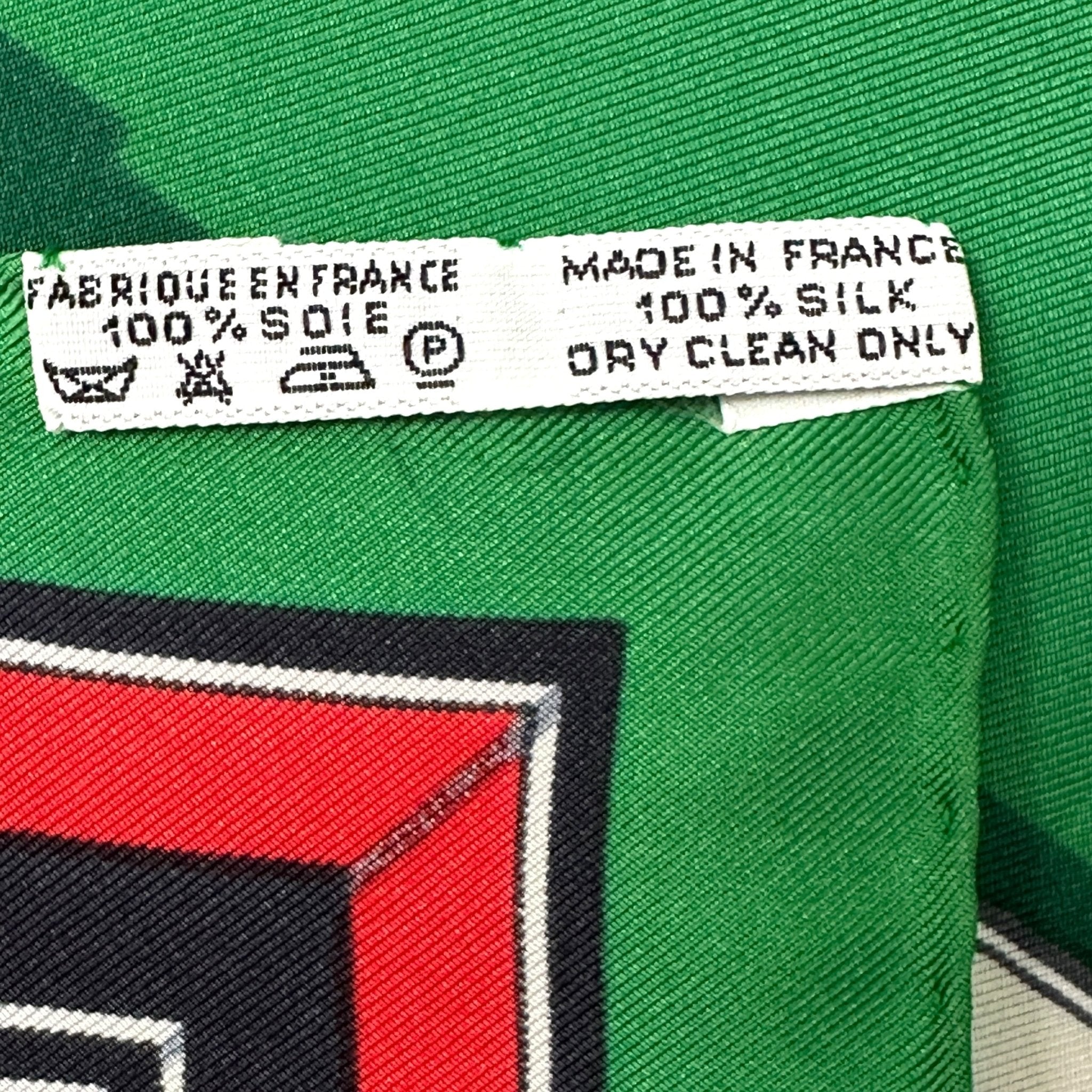 Couvertures et tenues de jour - FOULARD HERMES 90 CM - Carré Society