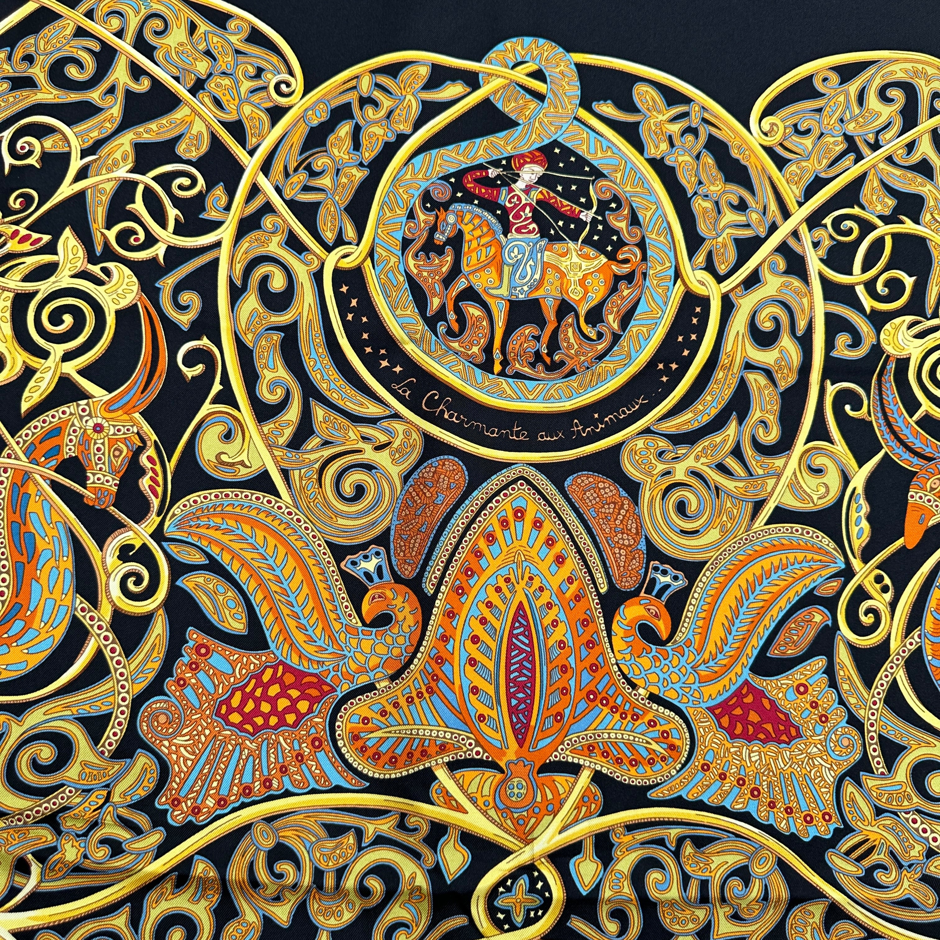 carre-foulard-hermes-la-charmante-aux-animaux-titre