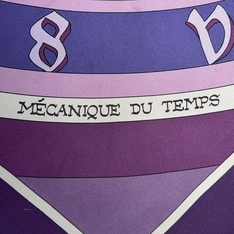 nom du foulard mecanique du temps