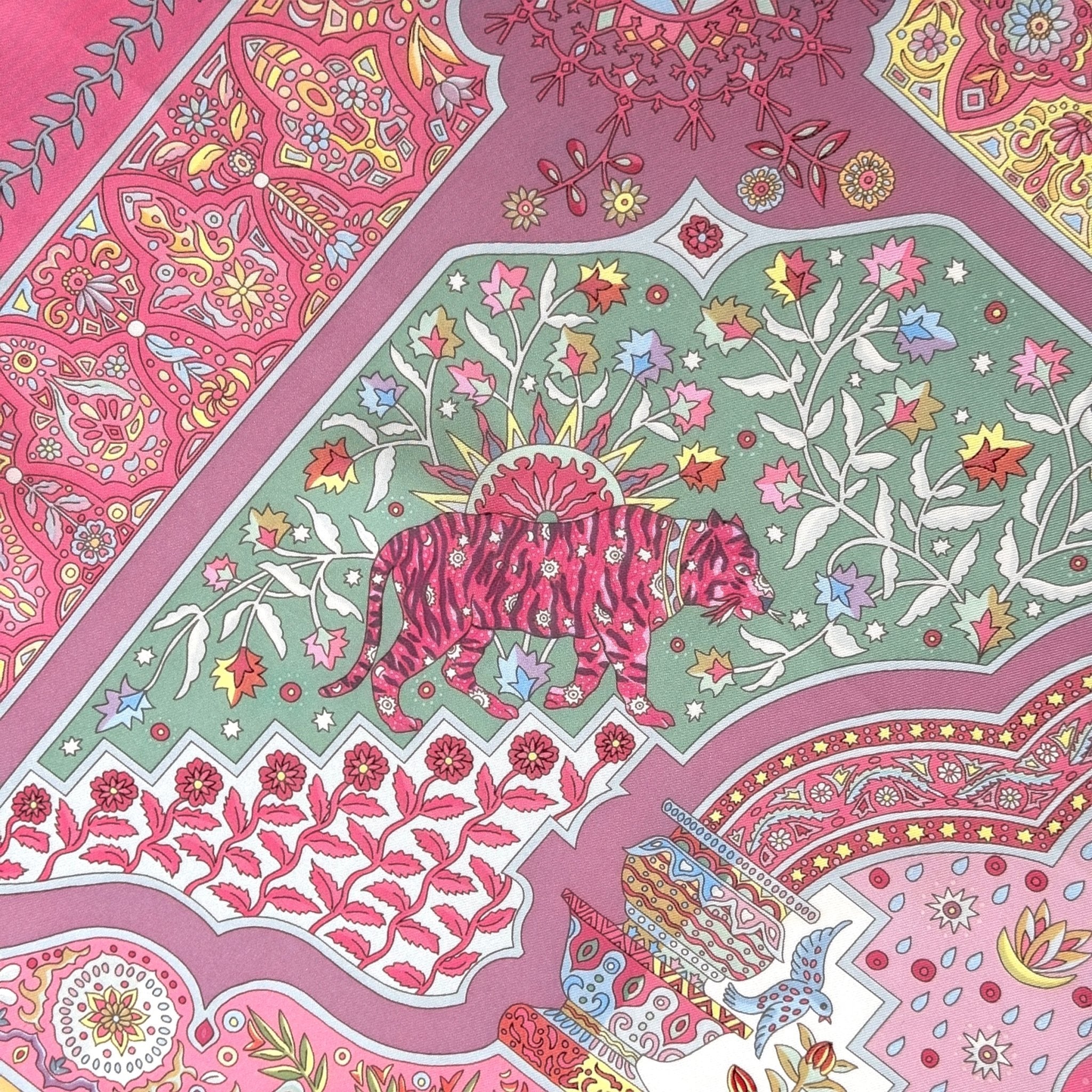 dessin de tigre foulard carre hermes aux portes du palais rose
