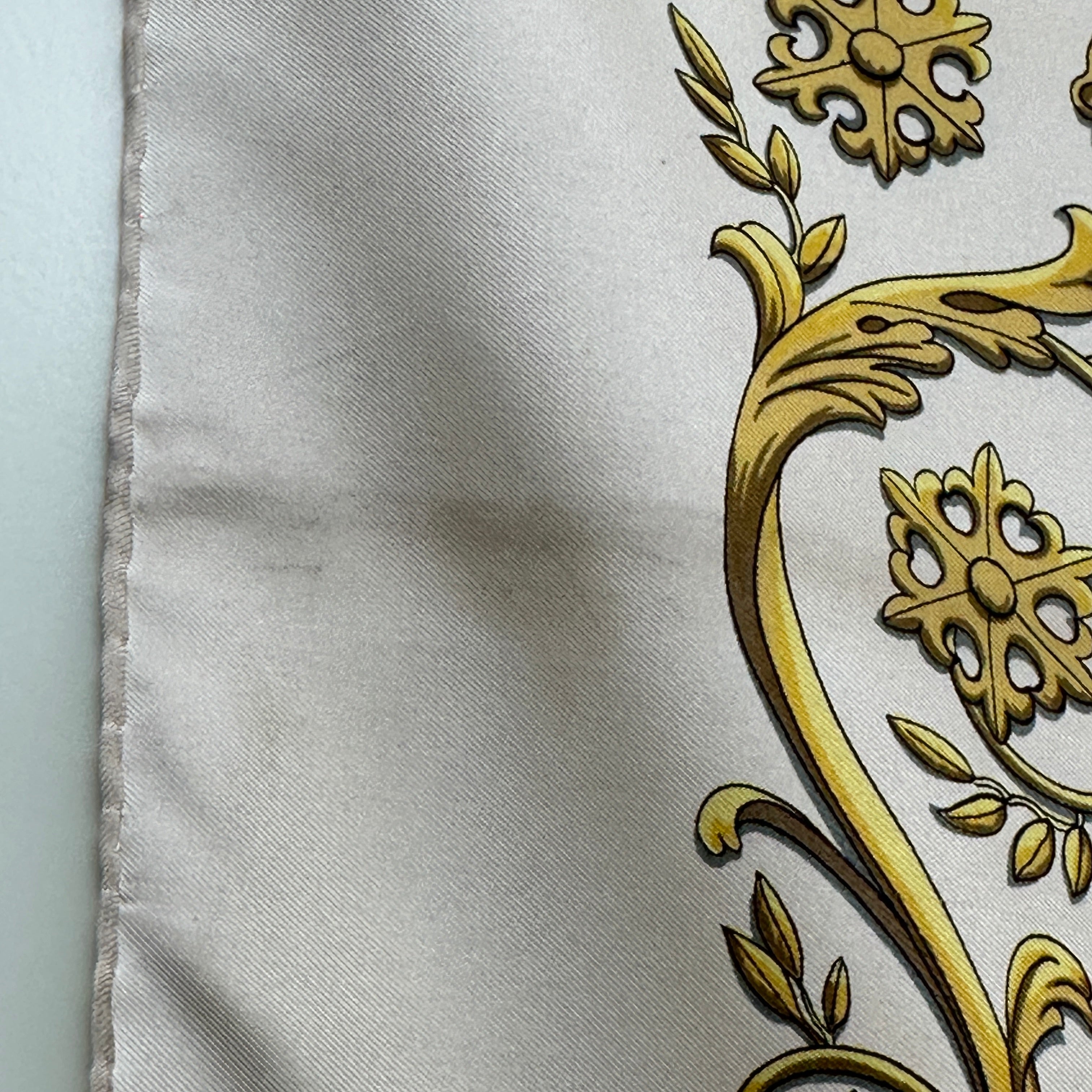 salissure-du-foulard-hermes-promenade-de-longchamp