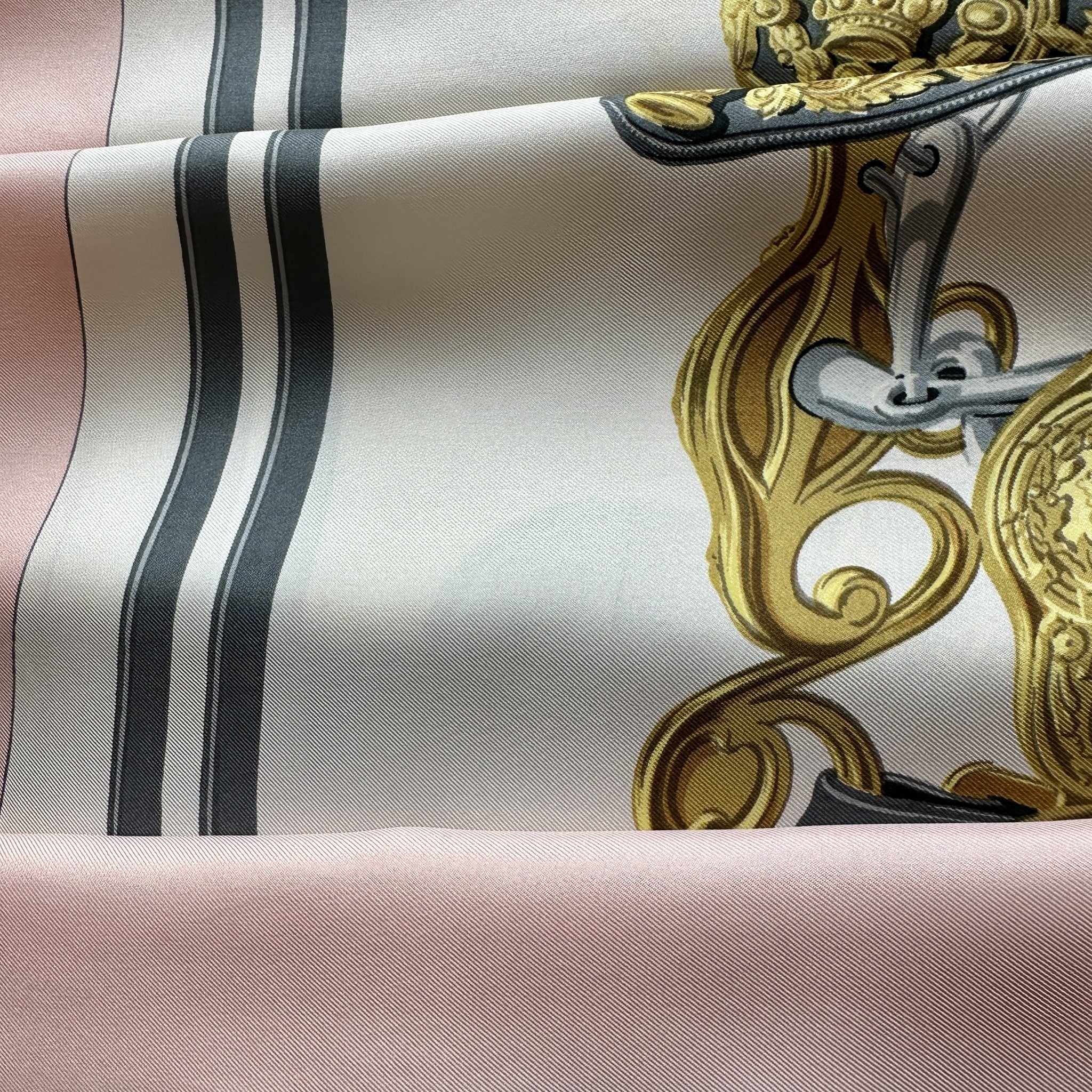 Gros plan sur les roulottés main et légères traces