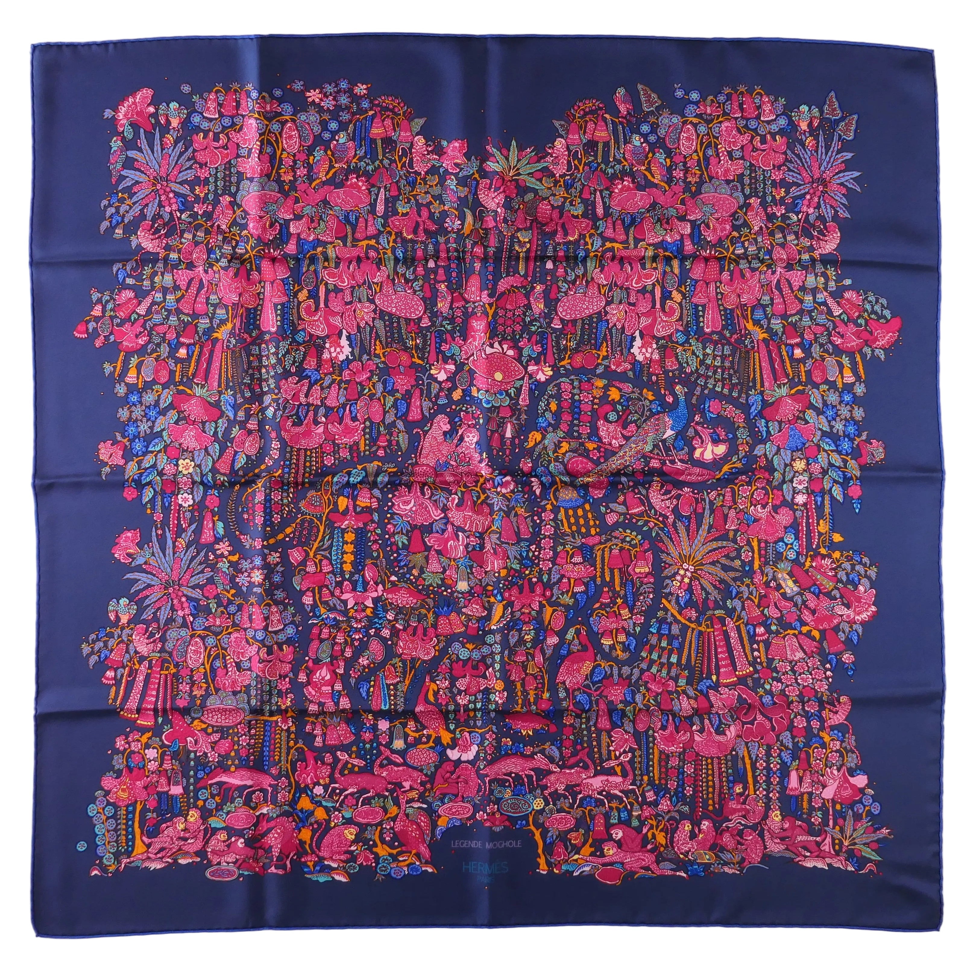 Carré Hermès Légende Moghole Karen Petrossian 90 cm soie, vue d'ensemble bleu nuit fuchsia