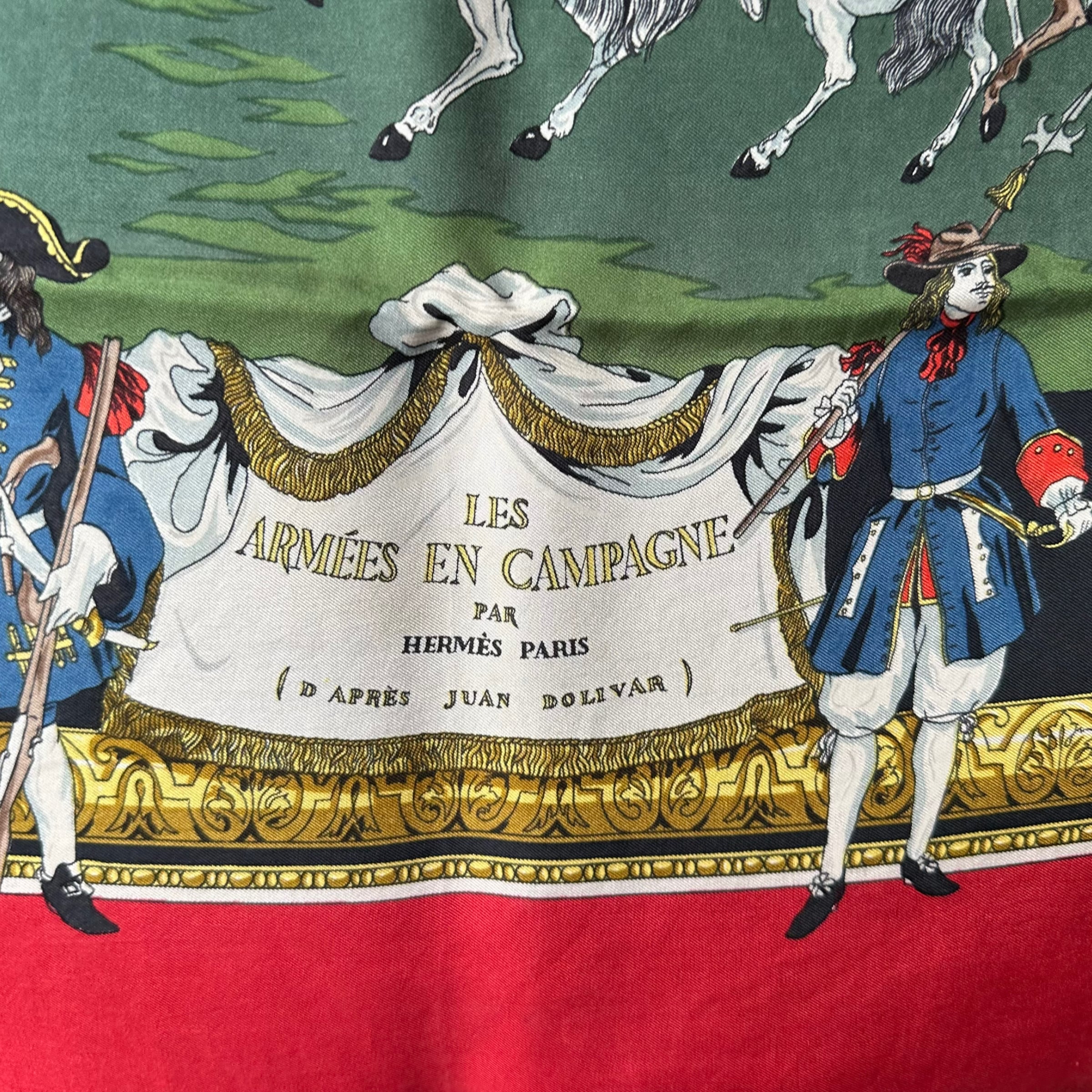 Titre-les-armees-en-campagne-par hermes-paris-jaune-bleu-entourage-couleur-rouge