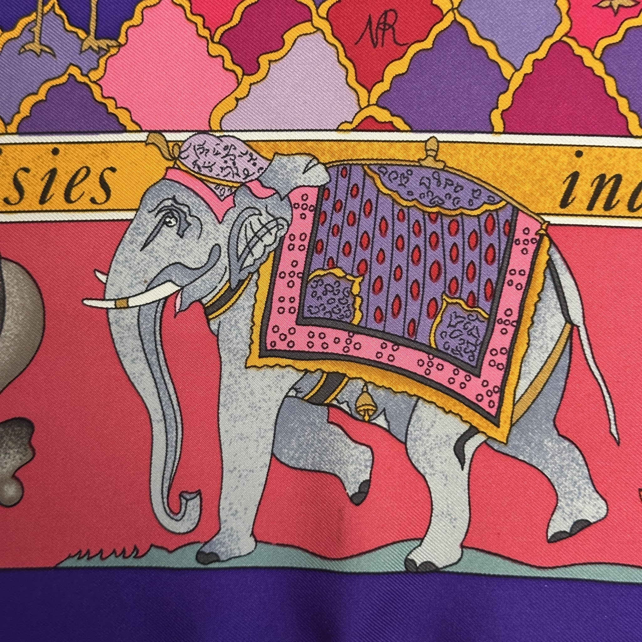 elephant à couverture rose et violette 