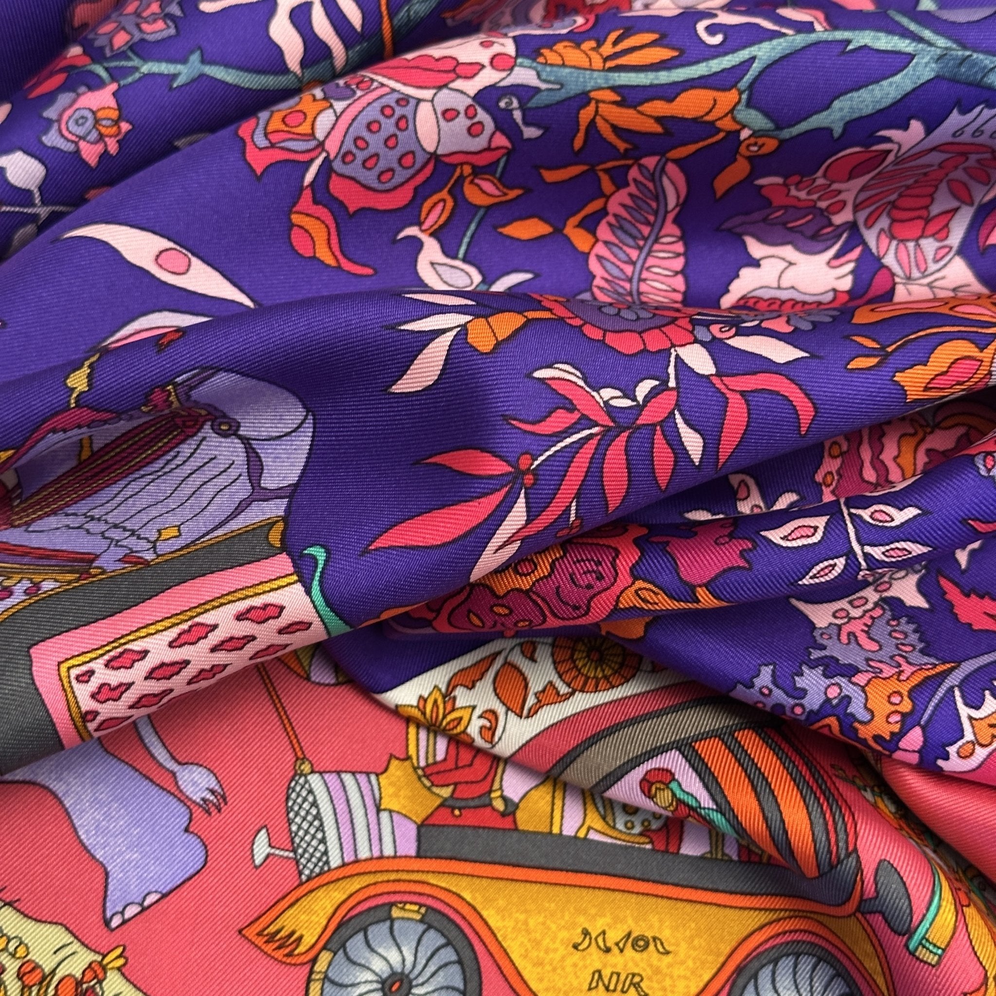 foulard Hermès dans ses plis 