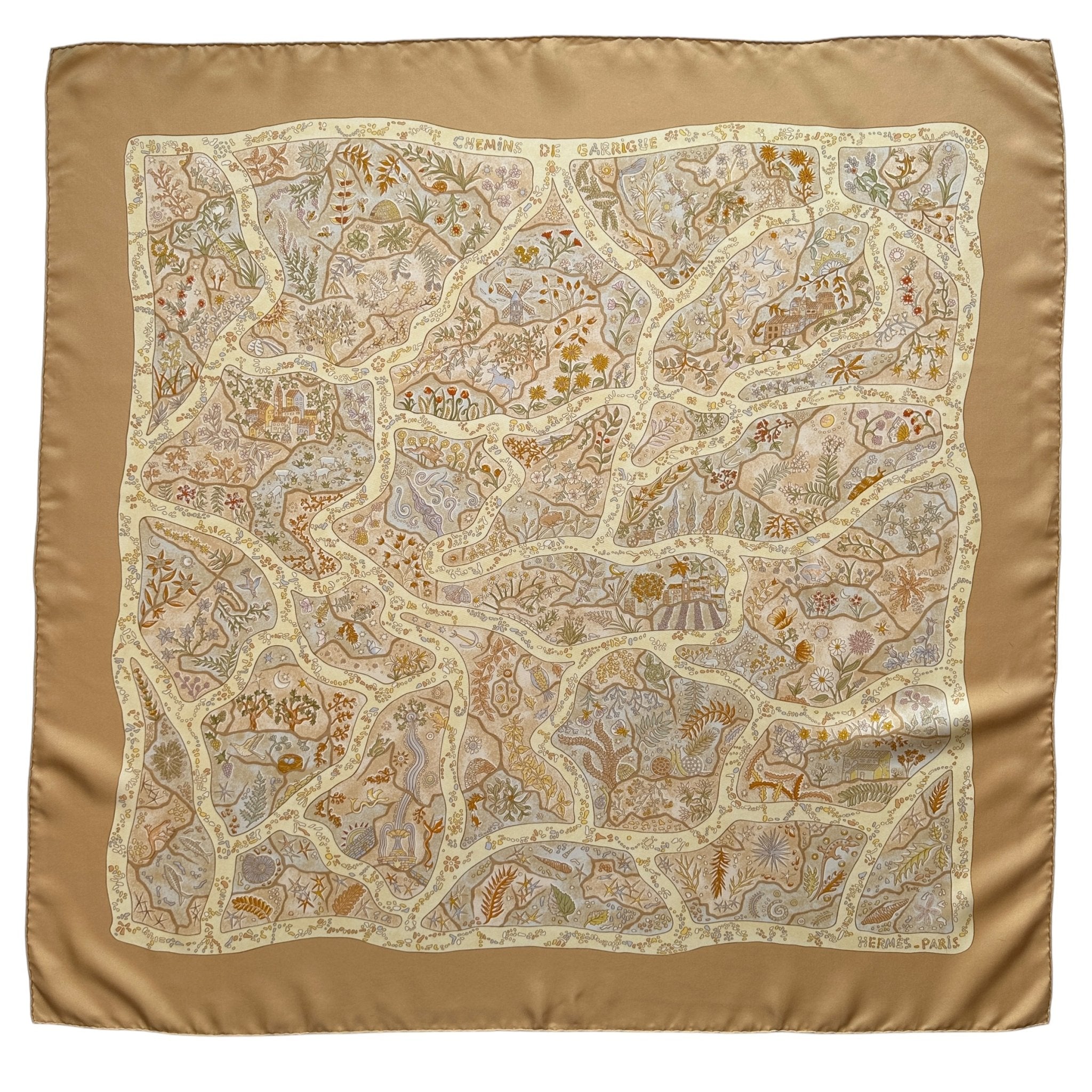 foulard carre hermes en soie d'occasion en excellent etat de couleur beige et paille 