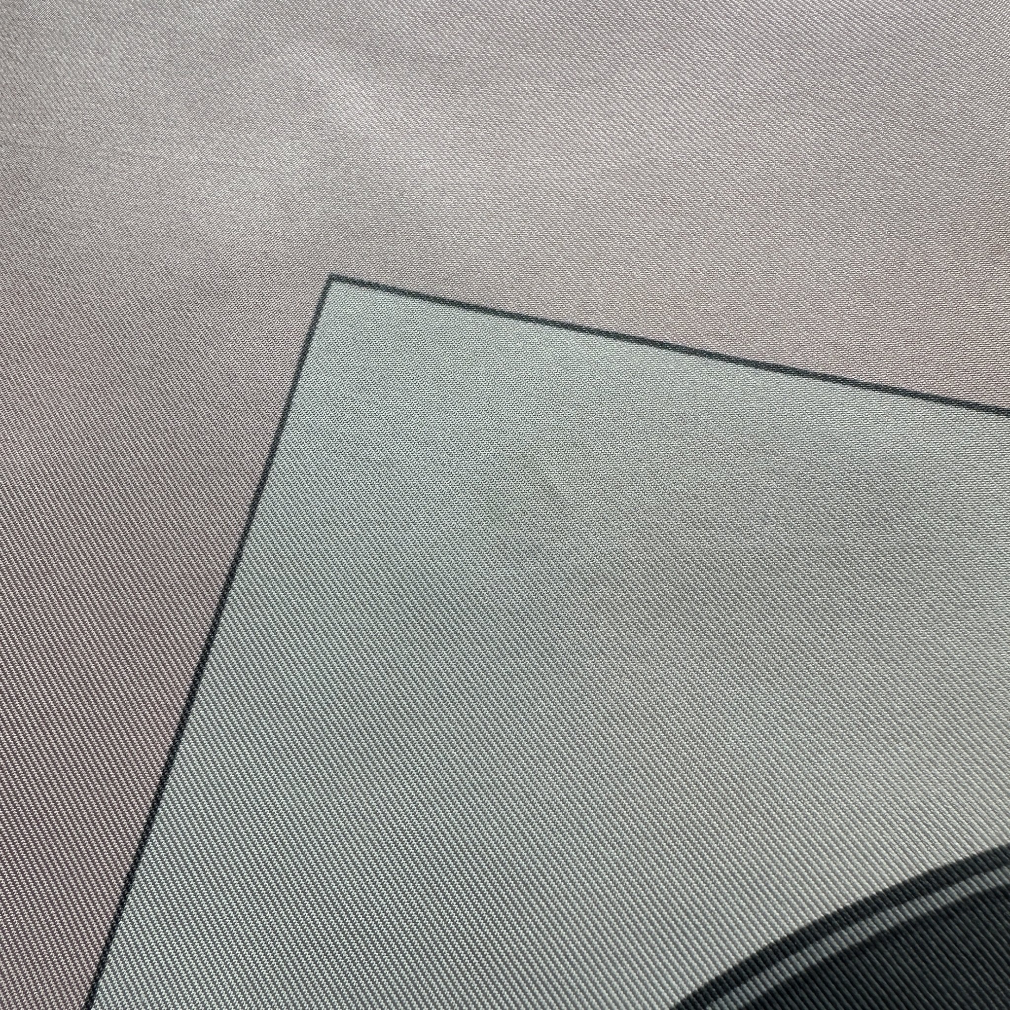 petite tache sur le fond blanc