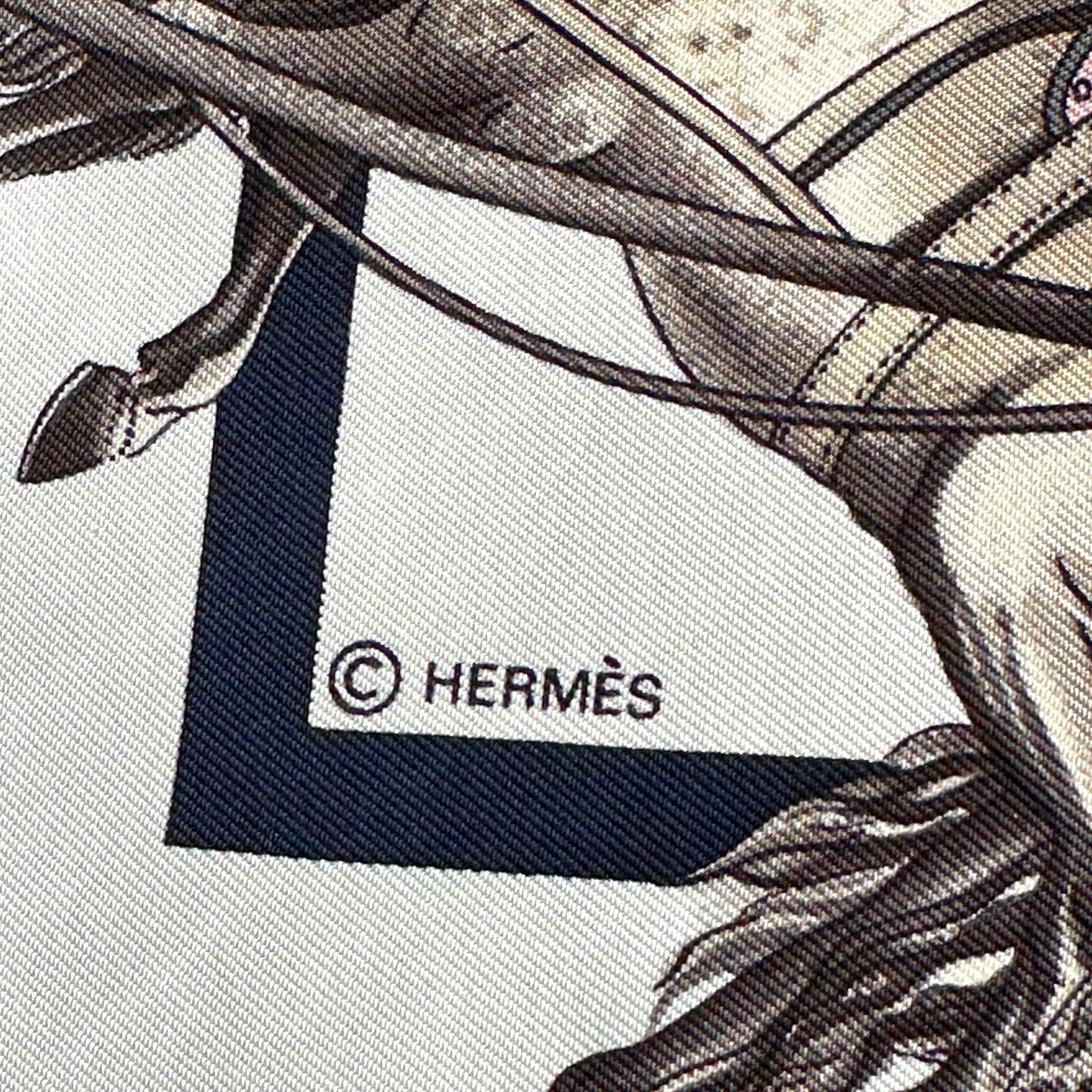 Logo copyright Hermès imprimé sur la soie