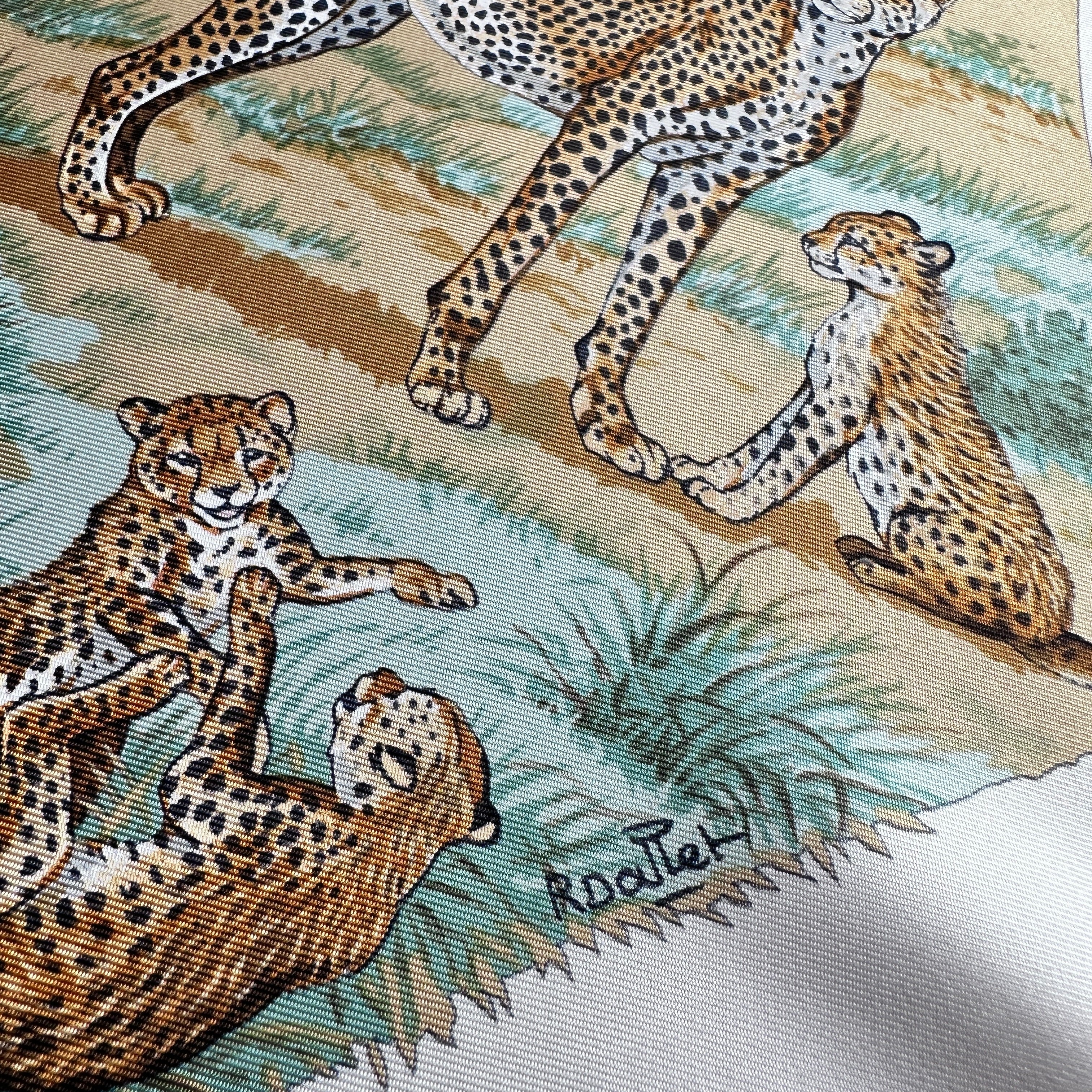 Détail félins léopards au repos sur le carré Tanzanie avec signature R. Dallet dans le dessin